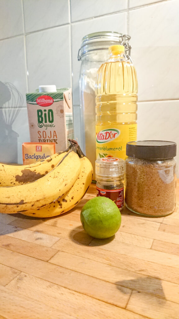 Die Zutaten für das Bananenbrot